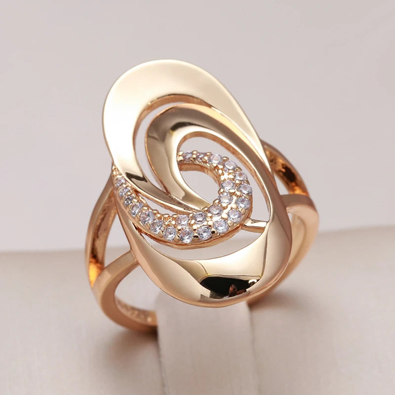 Anillo de Espiral Elegante con Circonitas en Oro