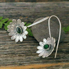 Aretes de Flor de Plata con Cristal Verde