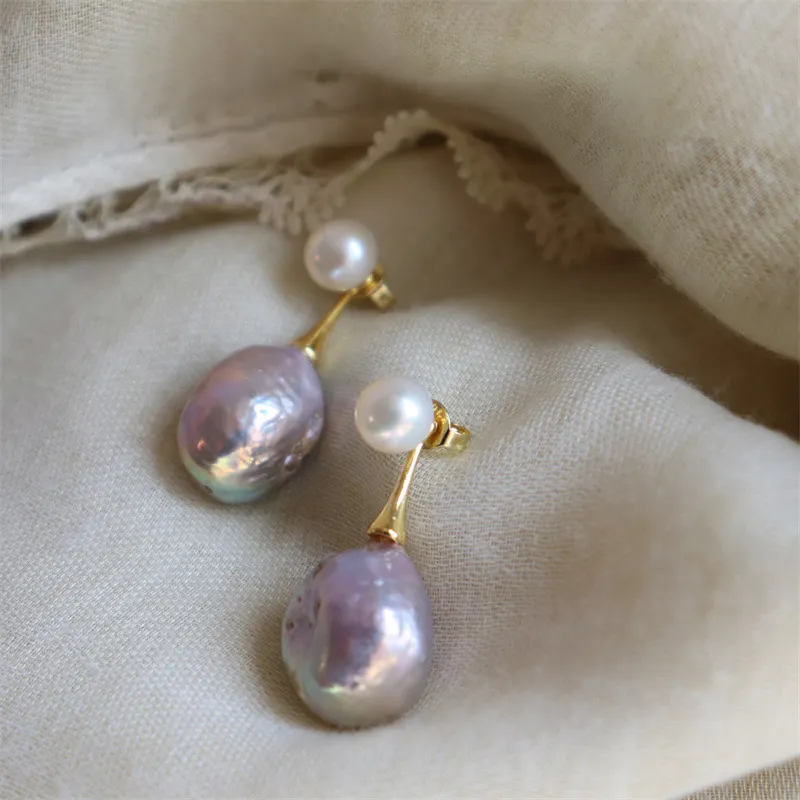 Elegantes Aretes de Perlas Lilas